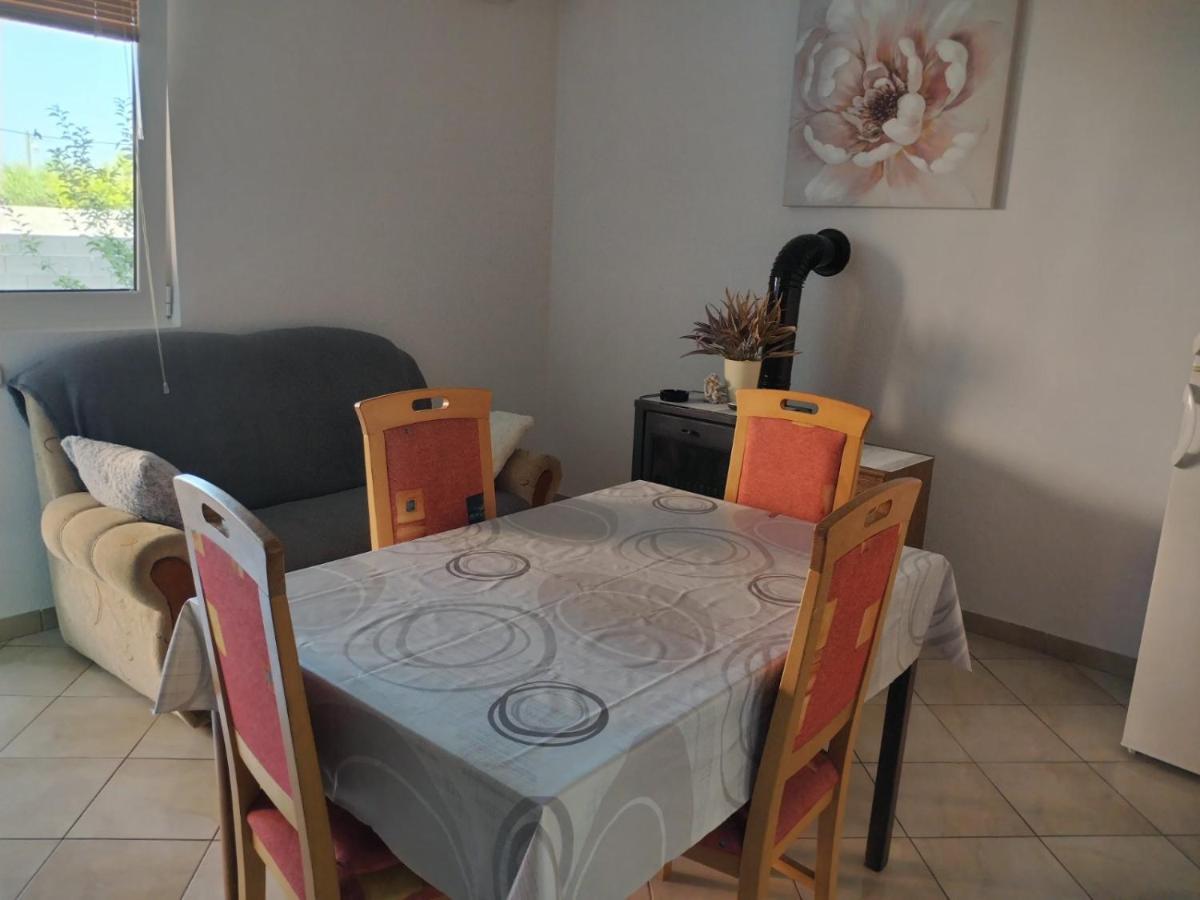 Apartman Kristina Sa Dvije Sobe Biograd Na Moru Ngoại thất bức ảnh